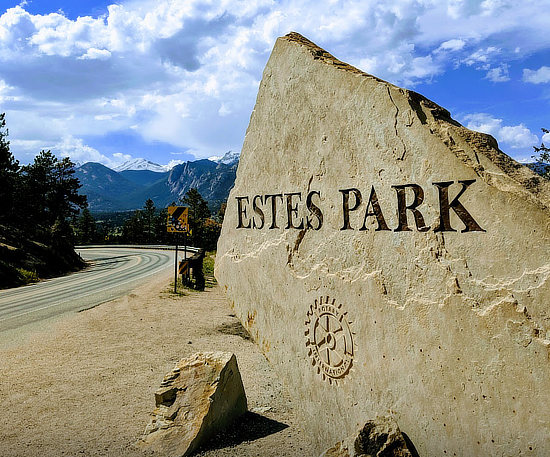 Stone sign at the entrance to the town of Estes Park in Colorado