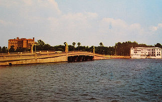 Bridge to Davis Islands in Tampa, Florida